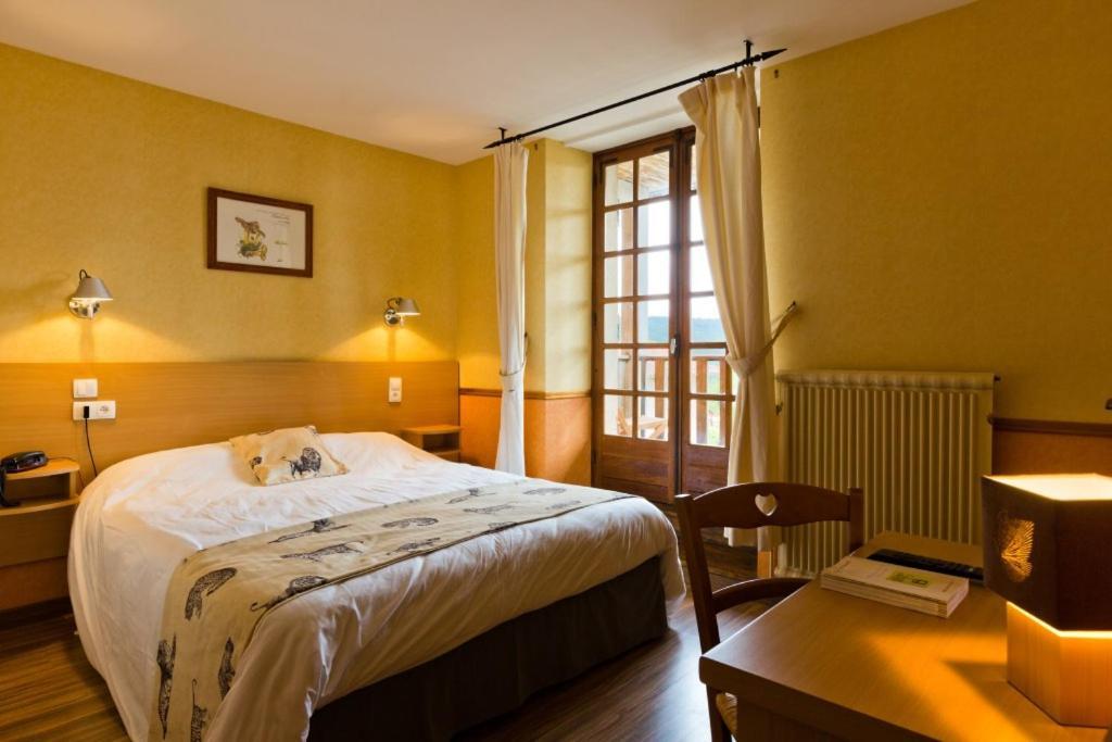 Hotel La Clairiere Chambon-sur-Dolore エクステリア 写真