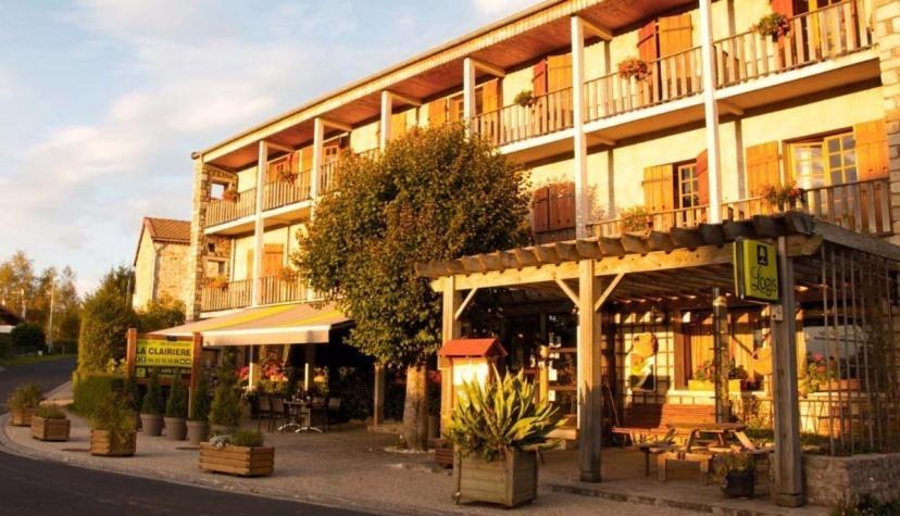 Hotel La Clairiere Chambon-sur-Dolore エクステリア 写真