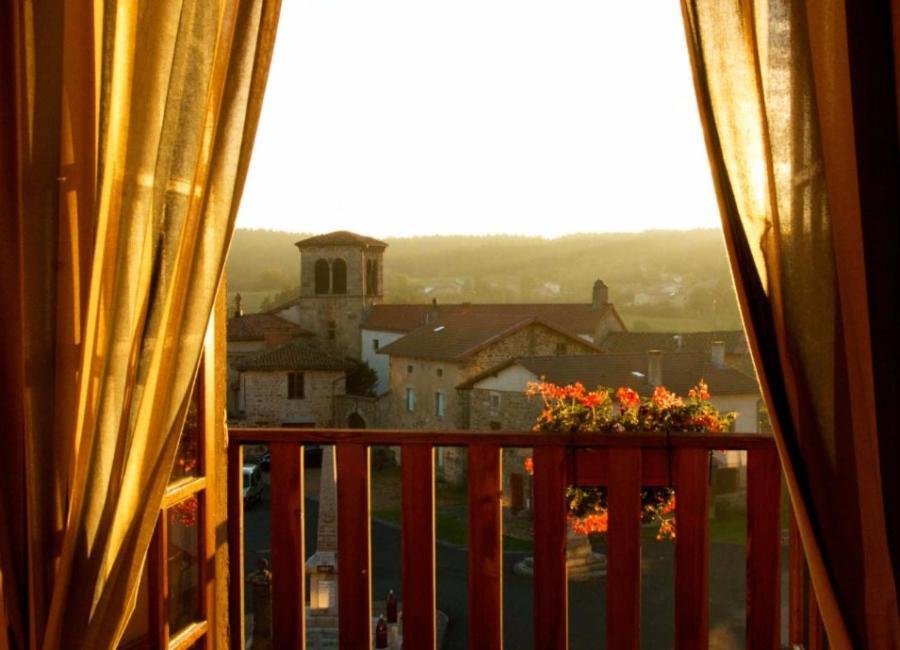 Hotel La Clairiere Chambon-sur-Dolore エクステリア 写真