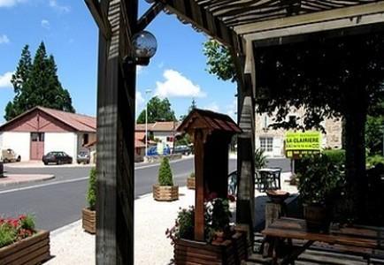 Hotel La Clairiere Chambon-sur-Dolore エクステリア 写真