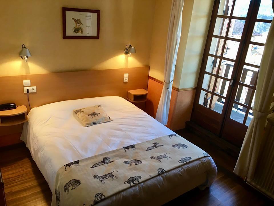 Hotel La Clairiere Chambon-sur-Dolore エクステリア 写真